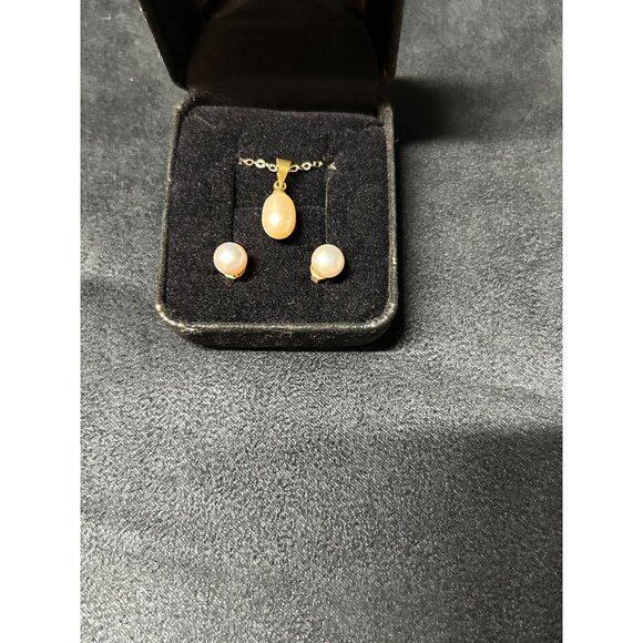Genuine pearl and earring set in original box - Picture 3 of 4
